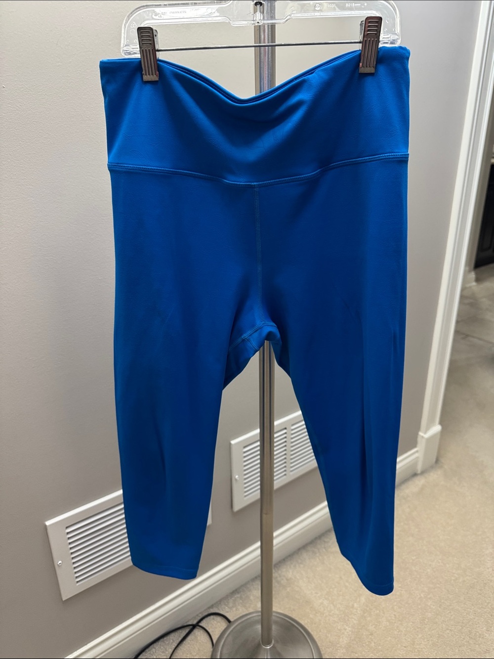 Women’s ' High-Waist Active Capri Leggings in Royal Blue